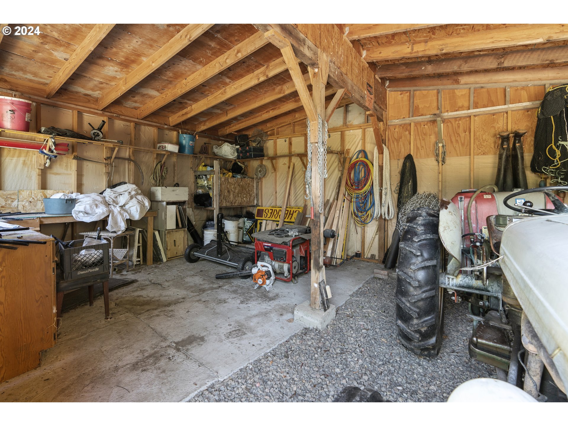 43479 Old Foothill Road Richland, OR 97870 - Photo 27 of 44 a view of a room with gym equipment