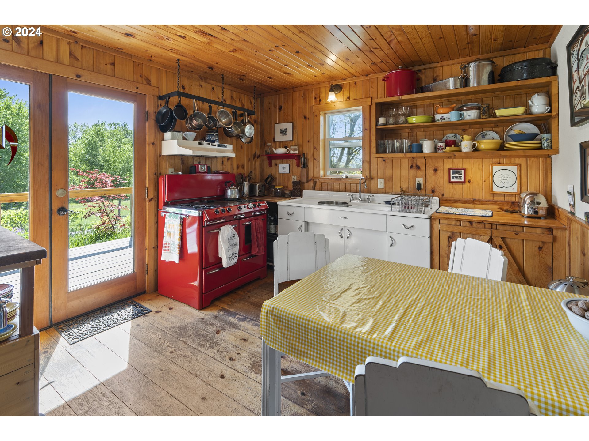 43479 Old Foothill Road Richland, OR 97870 - Photo 10 of 44 a kitchen view of a dining table chairs and entryway