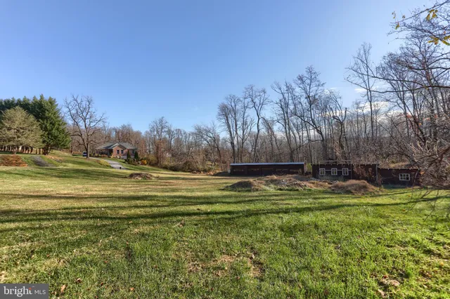 a view of a fountain in front of the house