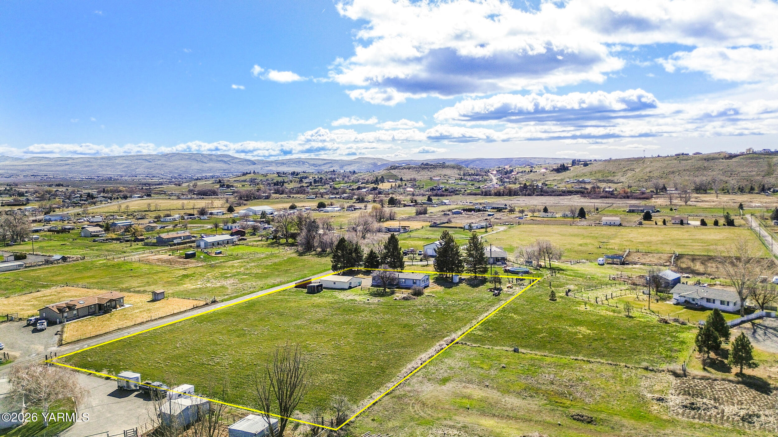 142 Foster Lane Selah, WA 98942 - Photo 1 of 21 a view of a city