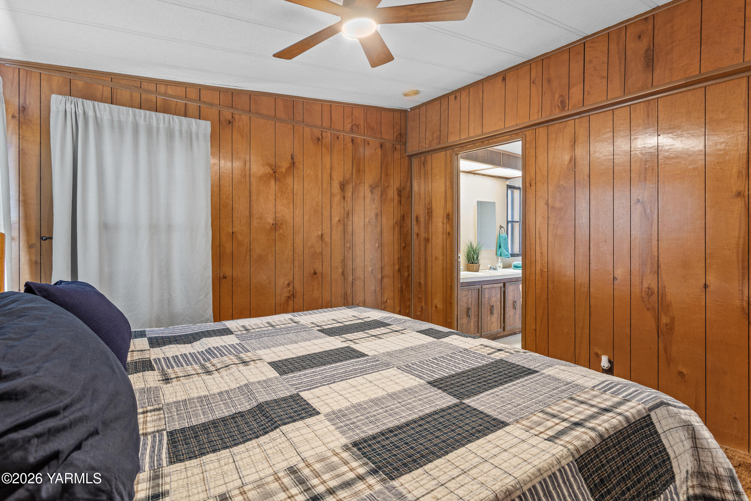 142 Foster Lane Selah, WA 98942 - Photo 14 of 21 a bedroom with a bed and a mirror