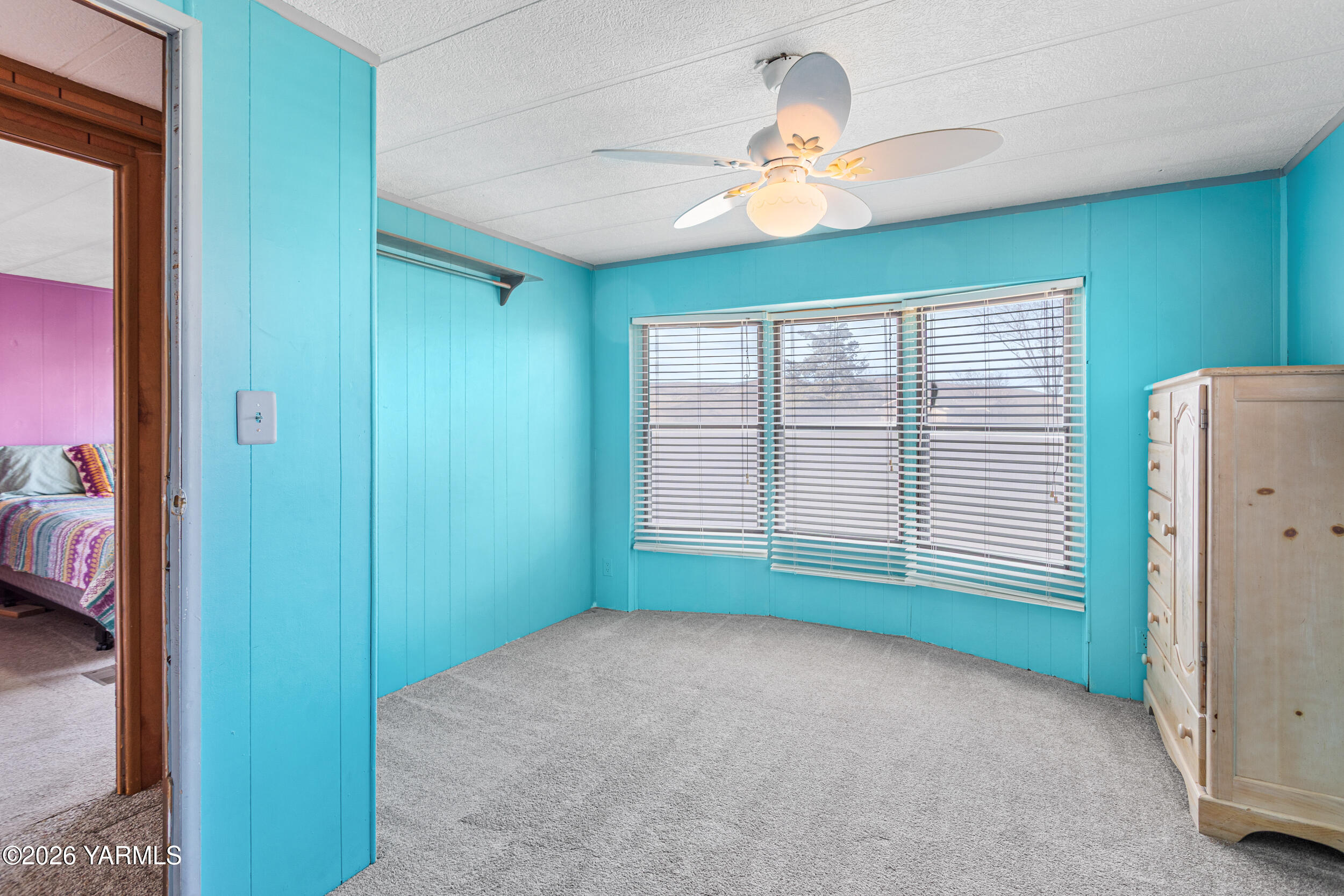 142 Foster Lane Selah, WA 98942 - Photo 17 of 21 a view of an empty room with a window