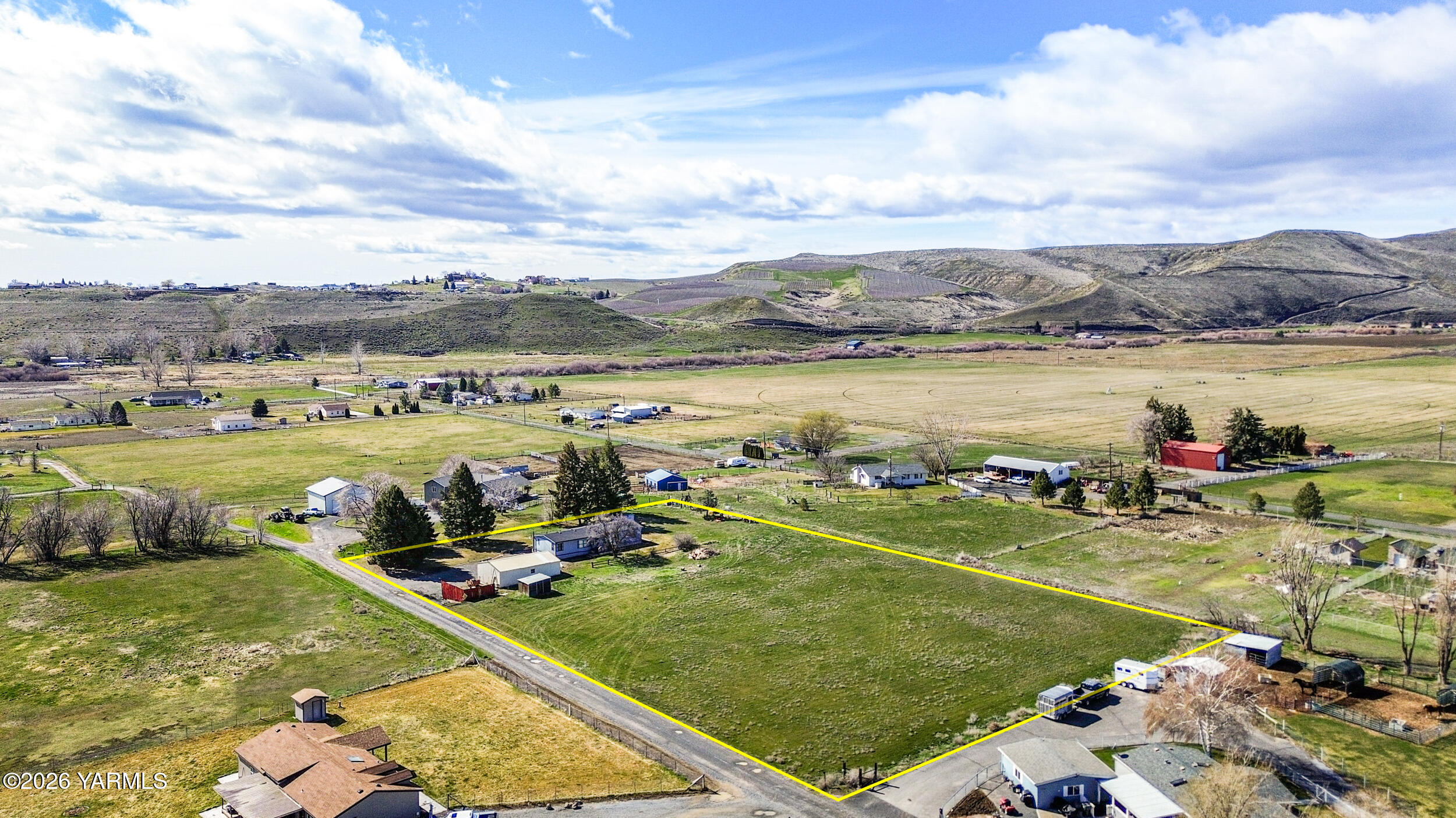 142 Foster Lane Selah, WA 98942 - Photo 2 of 21 a view of a lake with a mountain