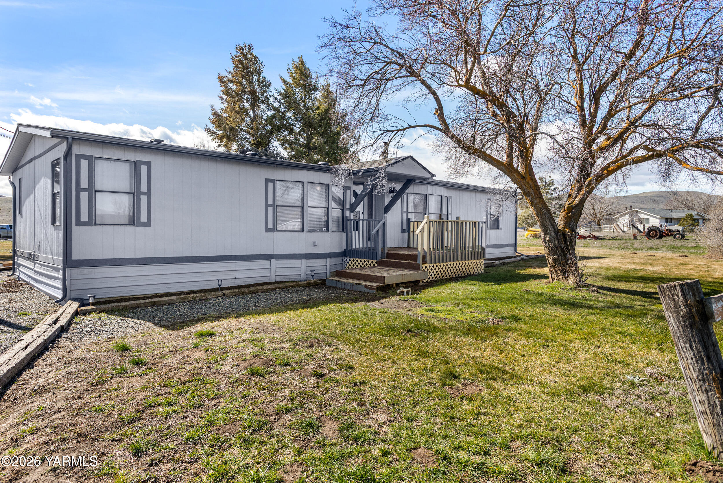 142 Foster Lane Selah, WA 98942 - Photo 3 of 21 a view of a house with a yard covered with snow in the background