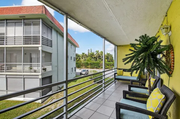 $125,500 | 3200 Springdale Boulevard, Unit 217, Palm Springs, FL 33461