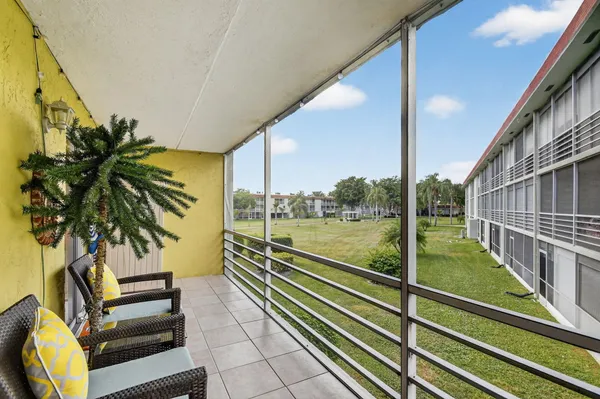 $125,500 | 3200 Springdale Boulevard, Unit 217, Palm Springs, FL 33461