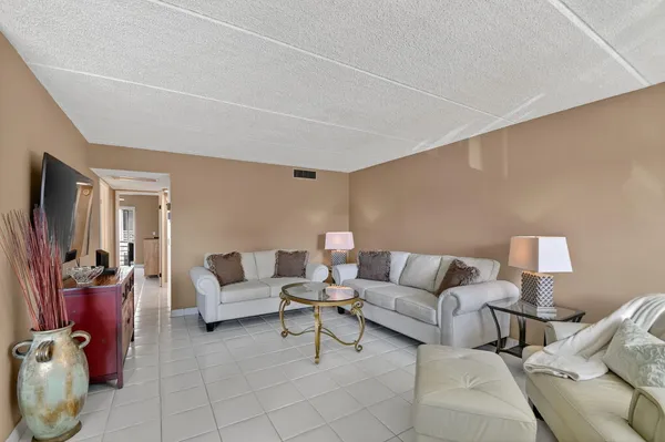 $125,500 | 3200 Springdale Boulevard, Unit 217, Palm Springs, FL 33461