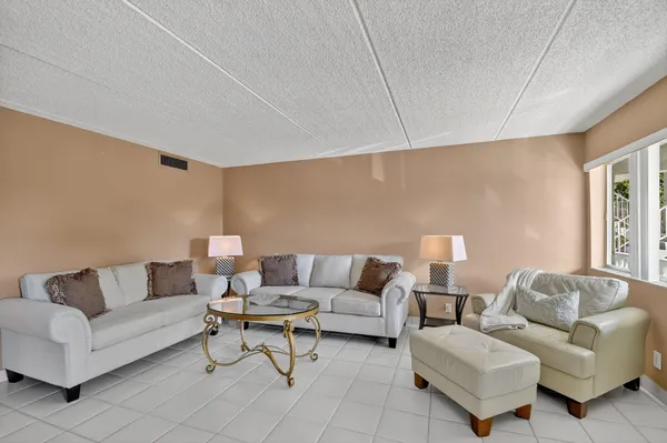 $125,500 | 3200 Springdale Boulevard, Unit 217, Palm Springs, FL 33461