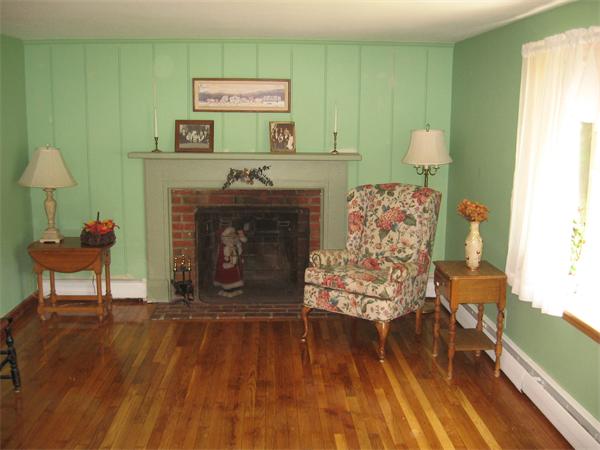 61 Appleton Avenue Hamilton, MA 01982 - Photo 4 of 9 Gallery Image 4