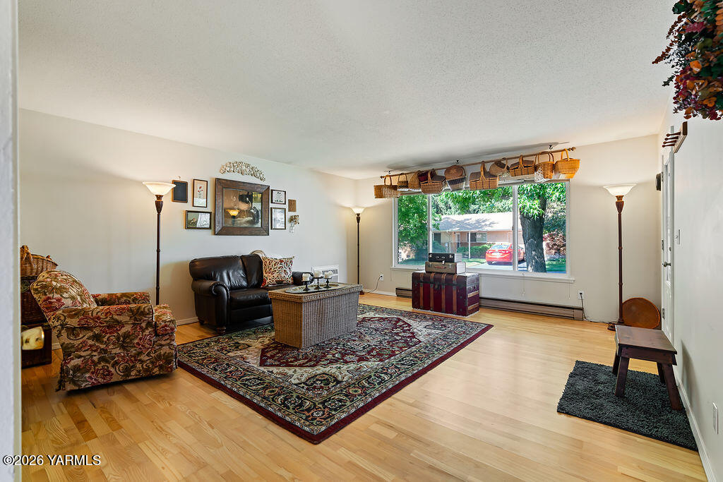 7610 Summitview Avenue, Unit 11 Yakima, WA 98908 - Photo 4 of 20 a living room with furniture and a fireplace