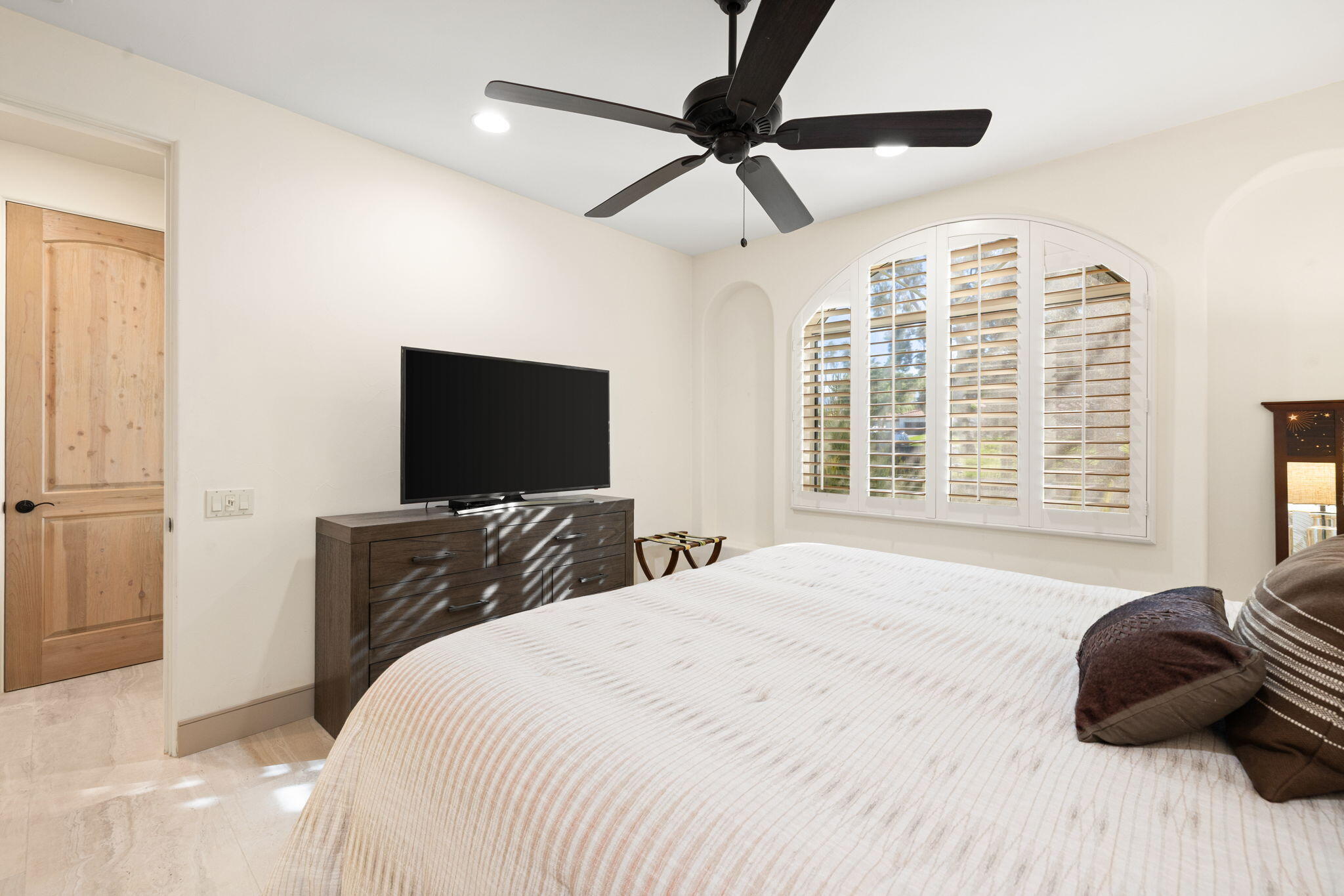 73110 Calliandra Street Palm Desert, CA 92260 - Photo 32 of 67 a bedroom with a bed and a flat tv screen