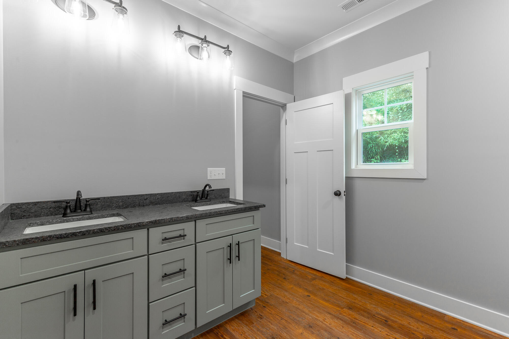 41 Greens Lake Road Rossville, GA 30741 - Photo 17 of 30 Bathroom