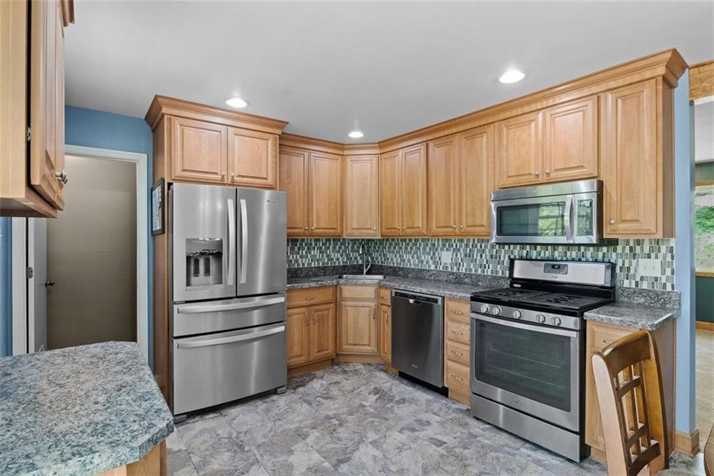 2014 Birch Road Monaca, PA 15061 - Photo 8 of 25 Gallery Image 8