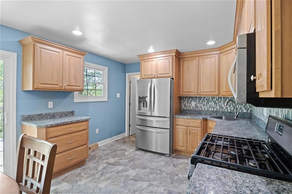 2014 Birch Road Monaca, PA 15061 - Photo 9 of 25 Gallery Image 9