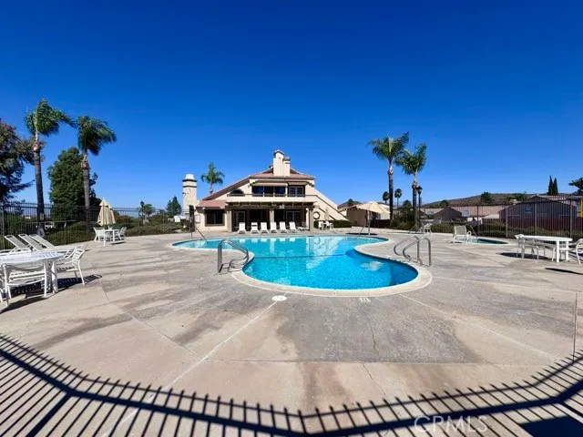 a view of a garden with sitting area