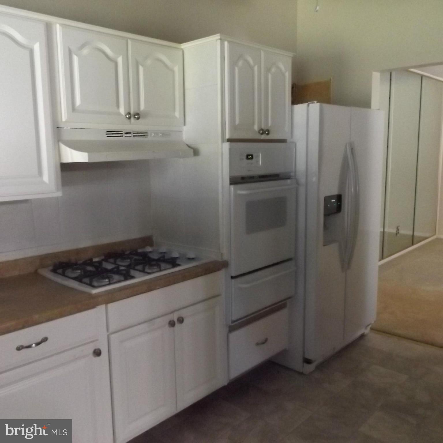 6244 Robin Hill Road Baltimore, MD 21207 - Photo 8 of 19 Kitchen
