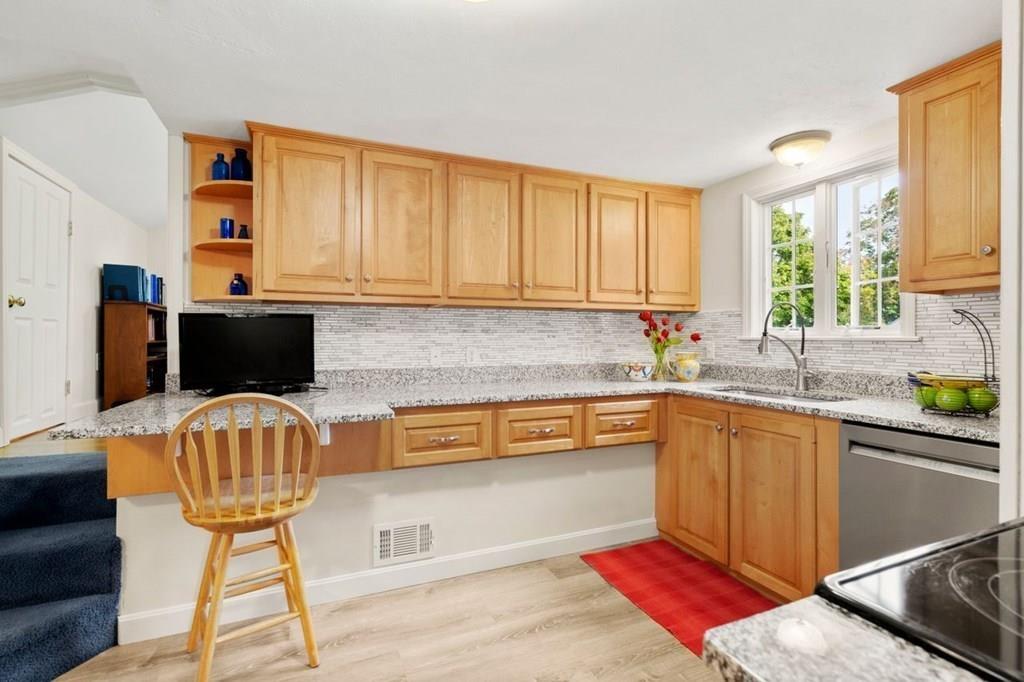 2 Hobart Road Marblehead, MA 01945 - Photo 9 of 26