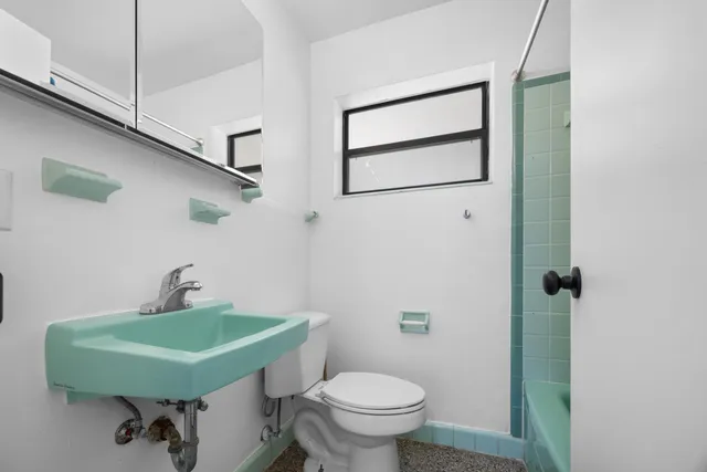 $1,800 | 435 Argyle Court, Mary Esther, FL 32569