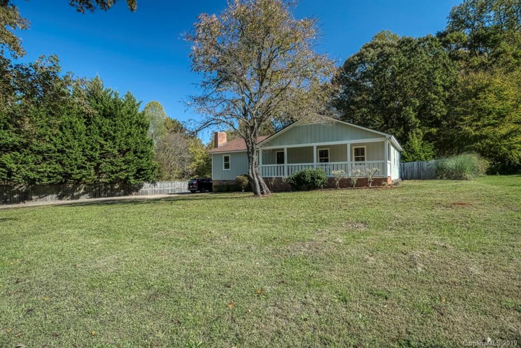 18100 Barnhardt Road Davidson, NC 28036 - Photo 3 of 29 a front view of a house with a yard