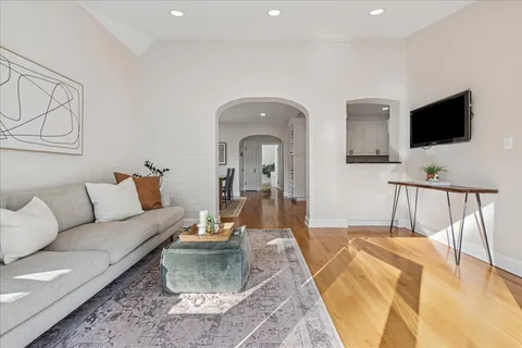 $799,000 | 109 West Hillside Avenue, Barrington, IL 60010