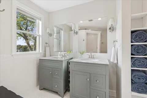 $799,000 | 109 West Hillside Avenue, Barrington, IL 60010