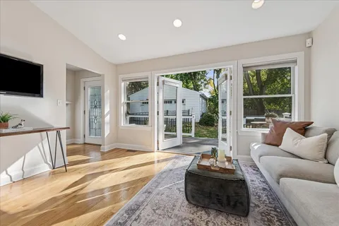 $799,000 | 109 West Hillside Avenue, Barrington, IL 60010