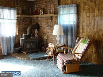 767 Mount Road Aston, PA 19014 - Photo 6 of 6 a living room with furniture