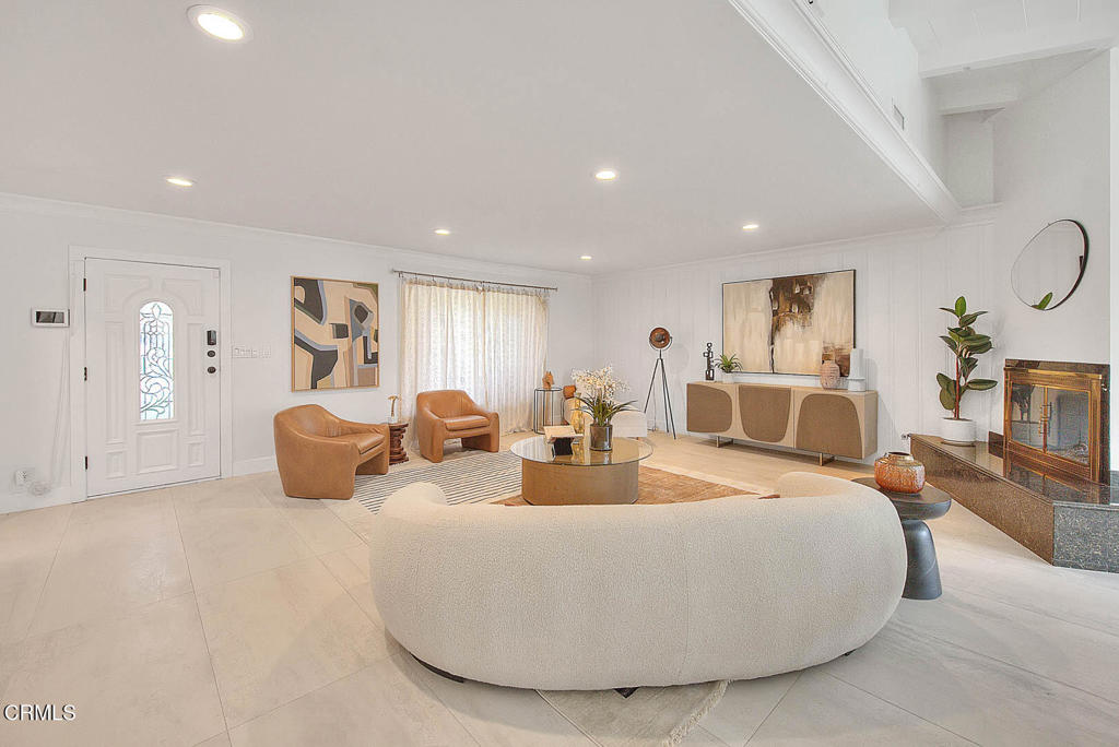 1420 Riviera Drive Pasadena, CA 91107 - Photo 3 of 23 Living Room
