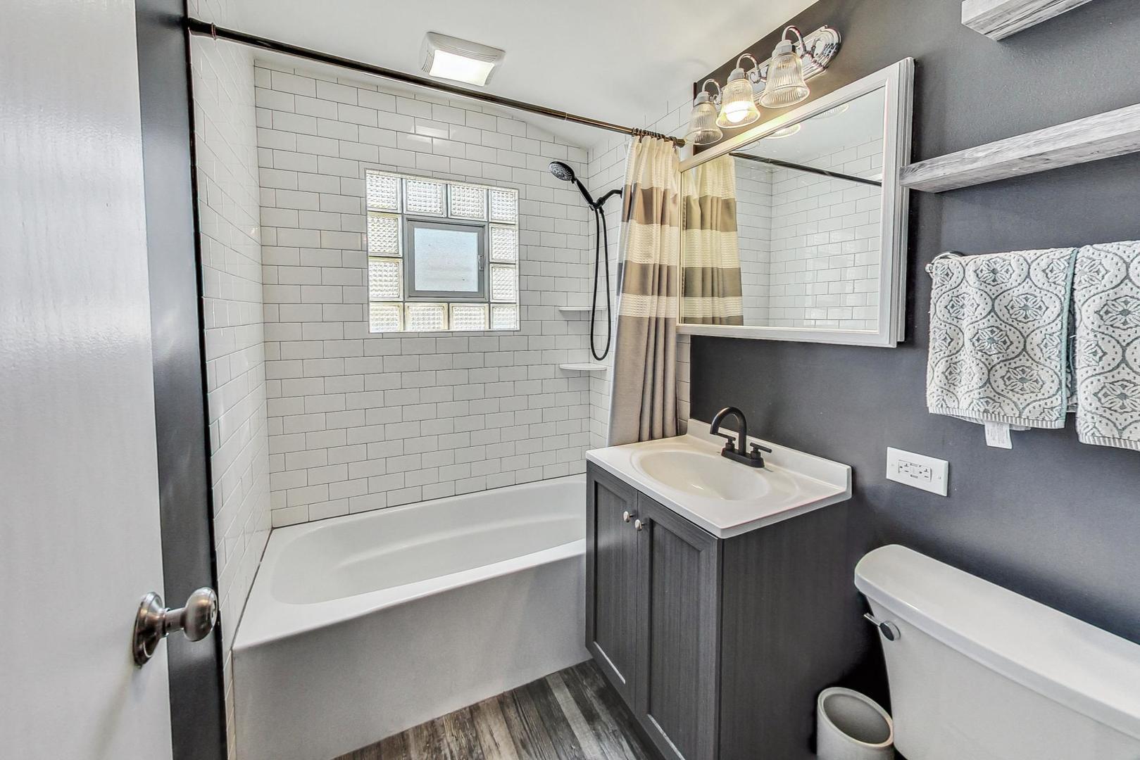 509 North Willow Road Elmhurst, IL 60126 - Photo 12 of 26 a bathroom with a sink toilet and shower