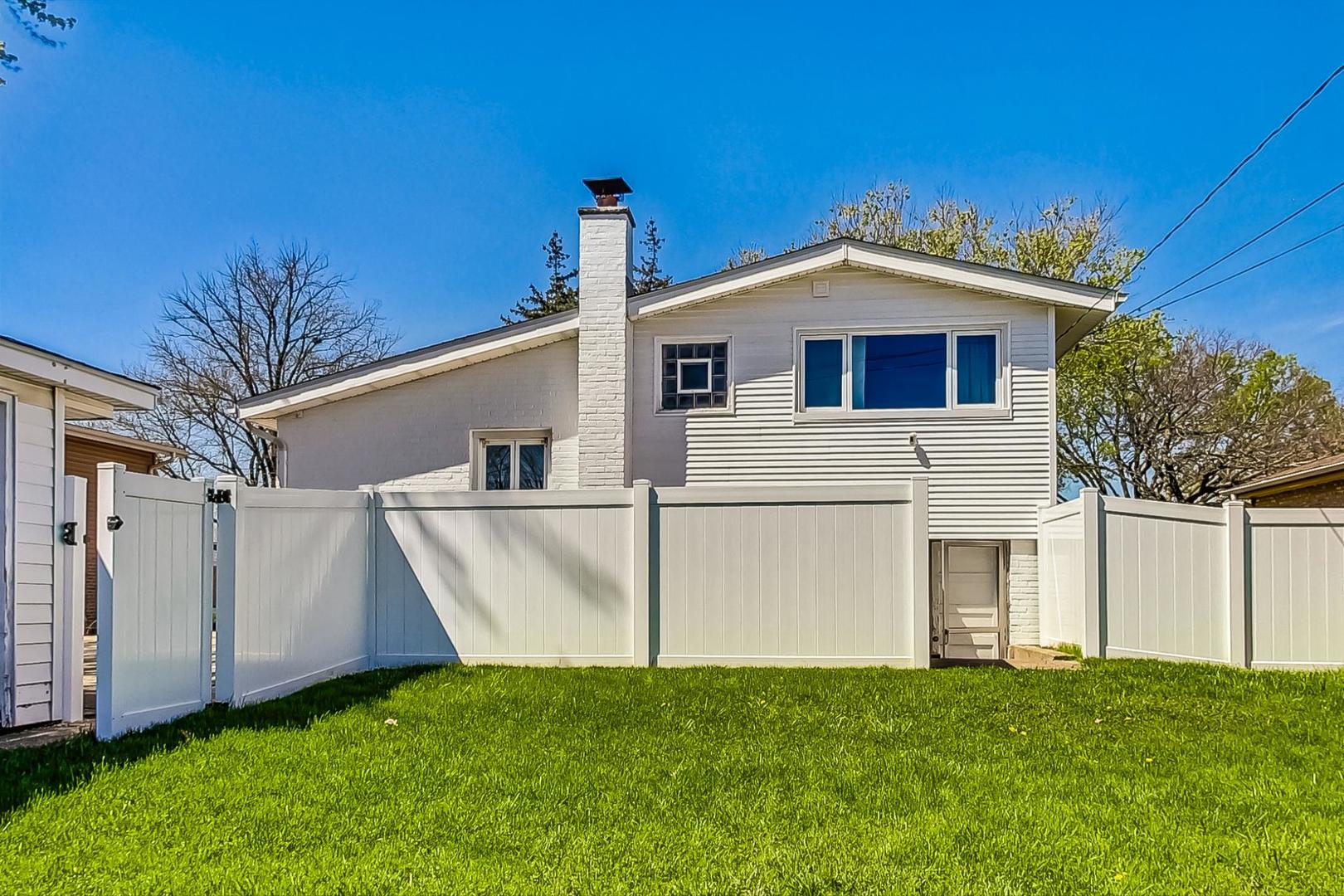 509 North Willow Road Elmhurst, IL 60126 - Photo 23 of 26 a front view of a house with a garden
