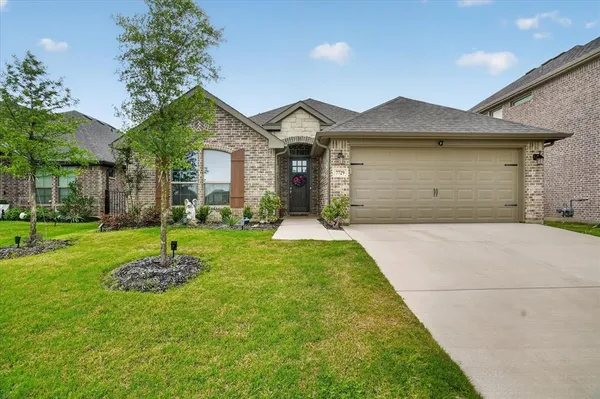 $300,000 | 7729 Gatevine Avenue, Joshua, TX 76058