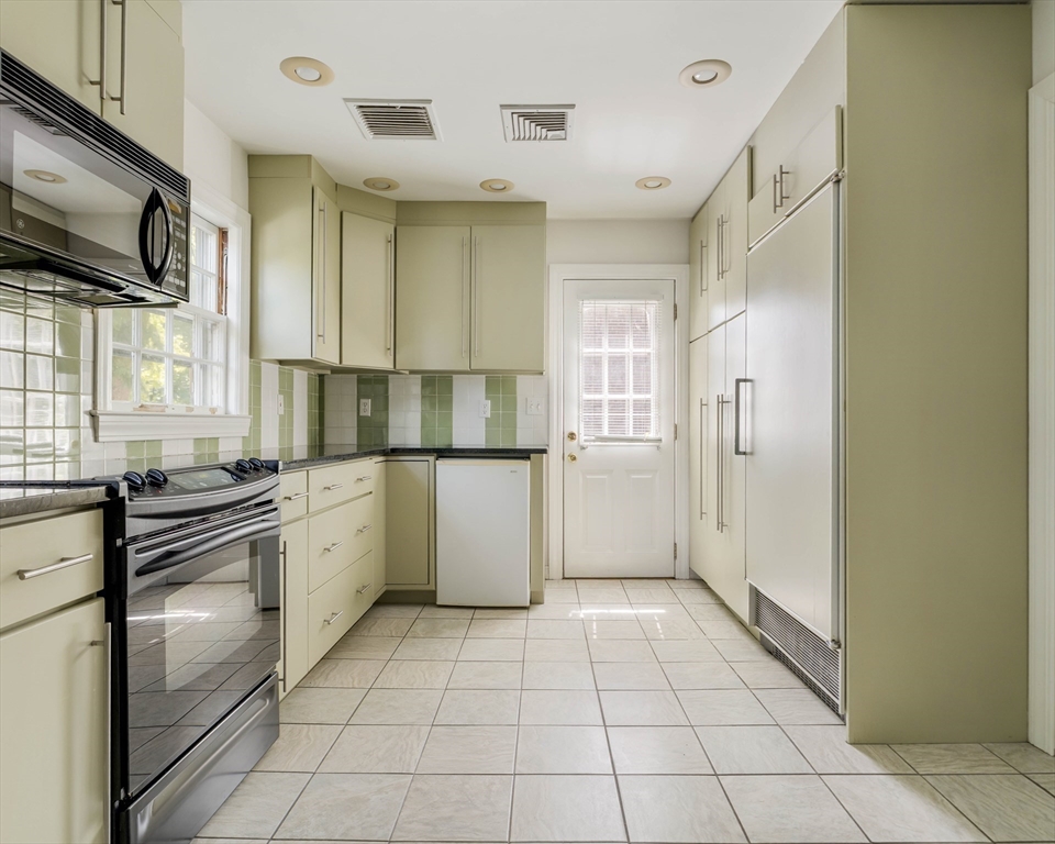 77 Jordan Road Brookline, MA 02446 - Photo 9 of 29