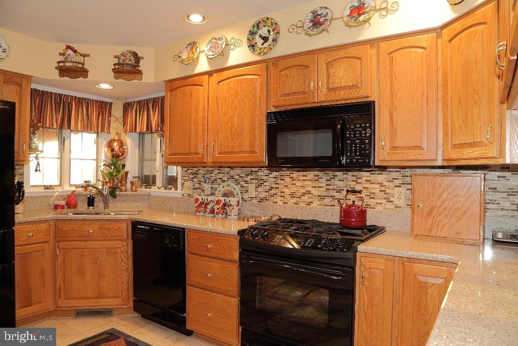 212 Hershey Road Lititz, PA 17543 - Photo 10 of 28