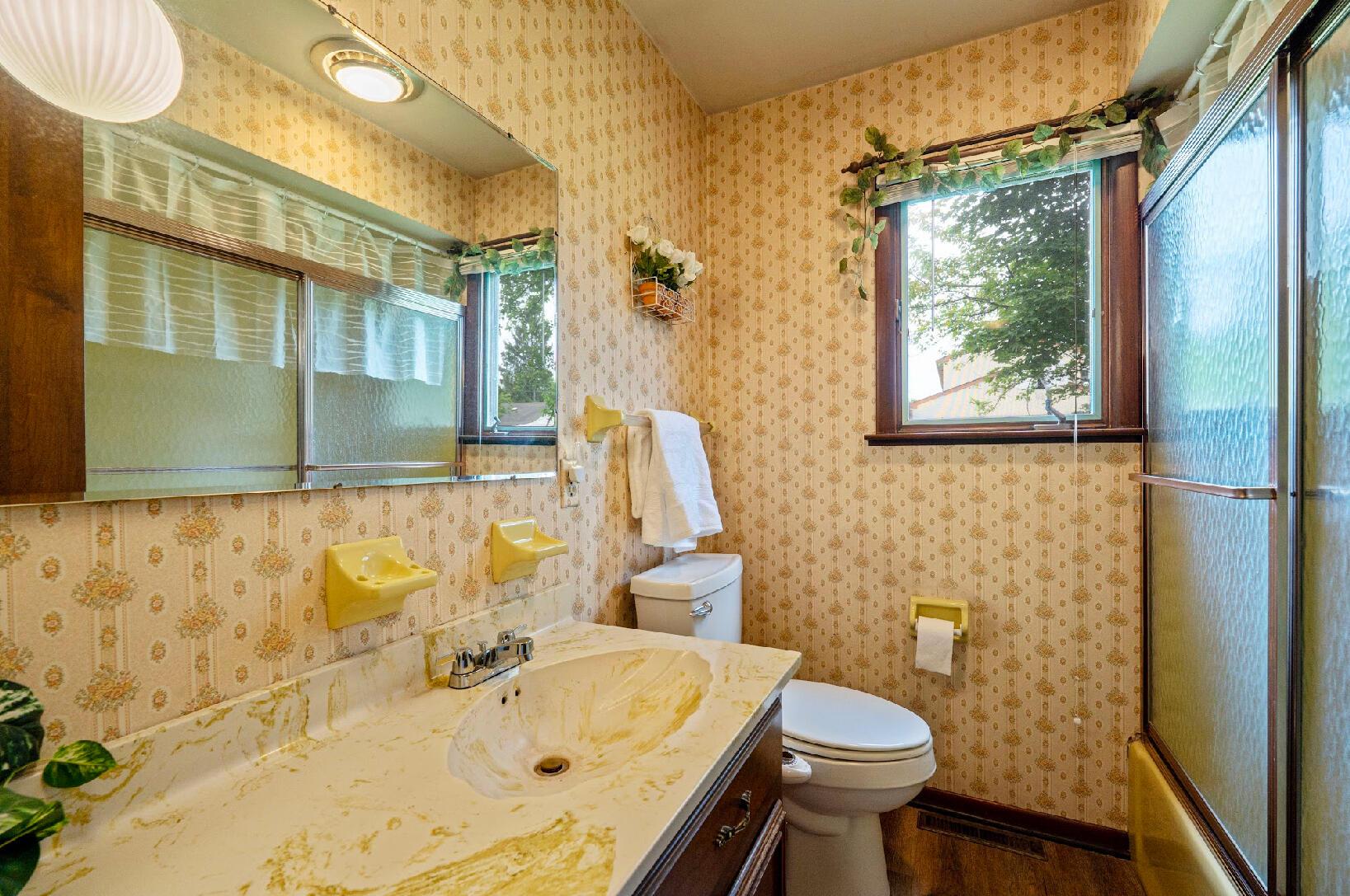 300 Stockbridge Road Columbus, OH 43207 - Photo 26 of 40 Here is the main bathroom on the first floor.