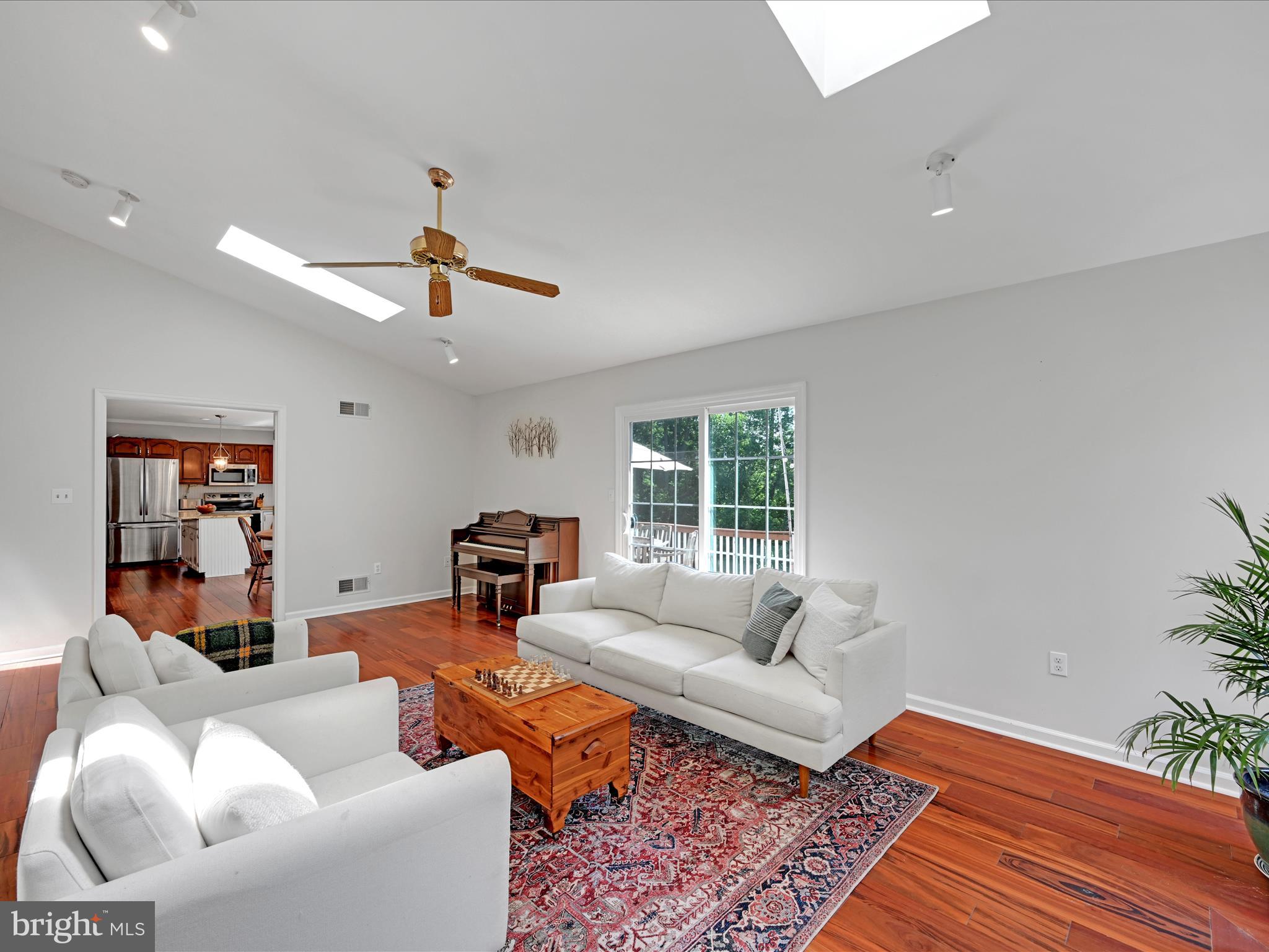 9 Deerfield Road Lancaster, PA 17603 - Photo 9 of 45 Living Room