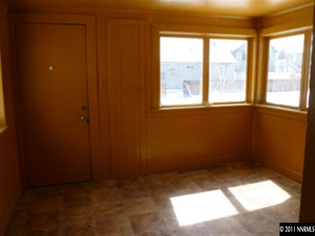 760 Mill Street Reno, NV 89502 - Photo 5 of 5 an empty room with a window