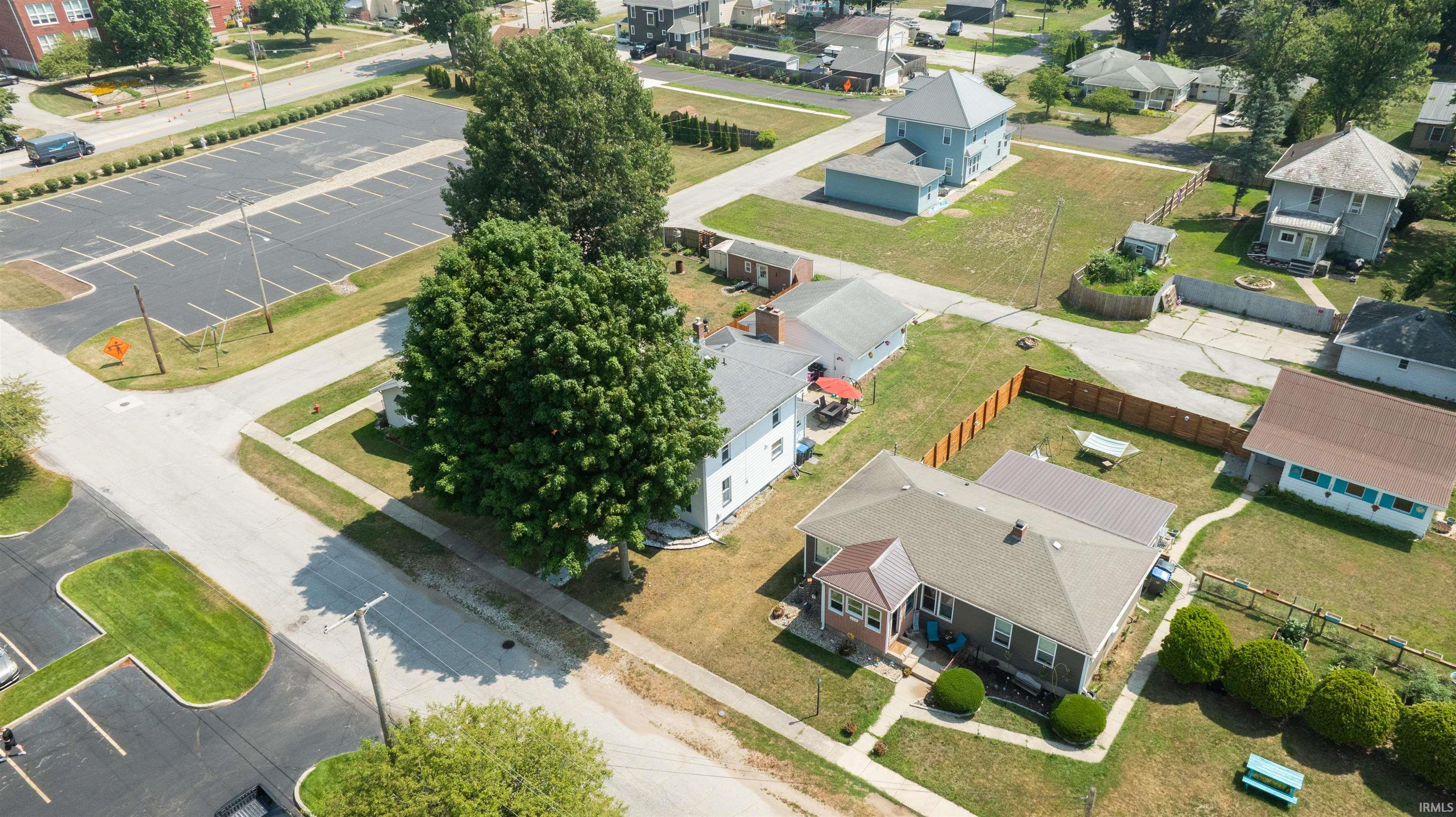 204 Chestnut Street Bristol, IN 46507 - Photo 2 of 36