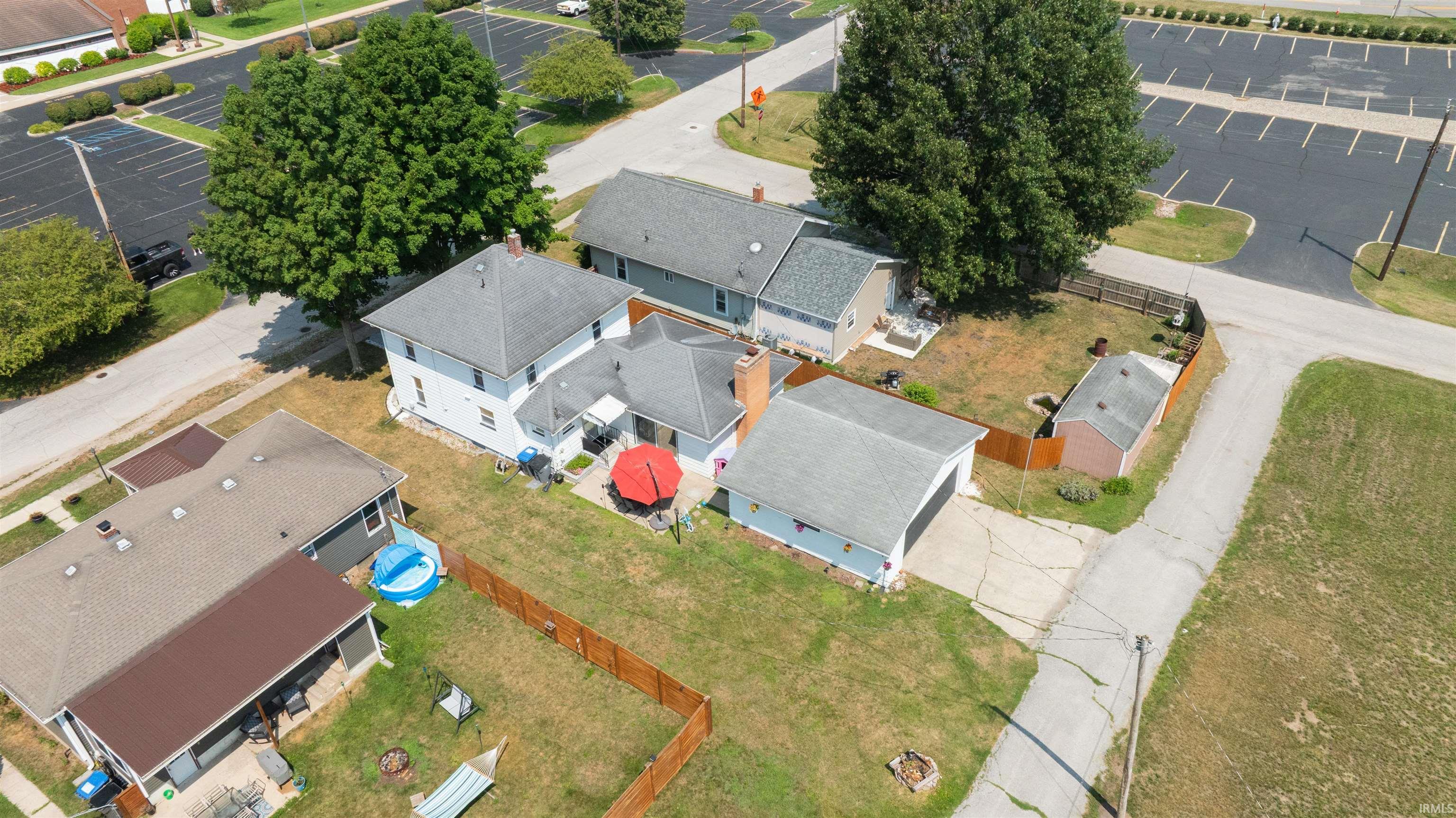 204 Chestnut Street Bristol, IN 46507 - Photo 3 of 36