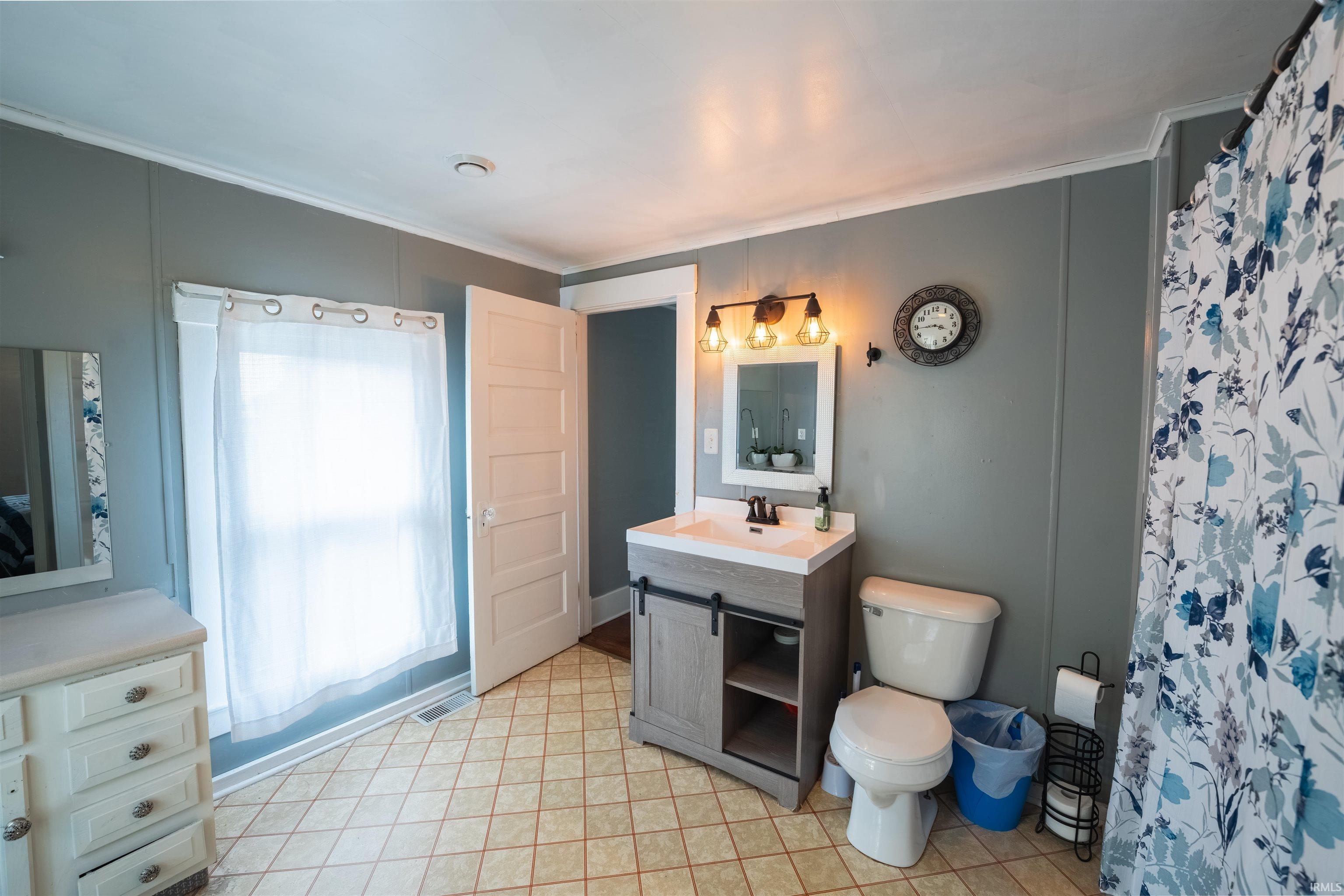 204 Chestnut Street Bristol, IN 46507 - Photo 33 of 36