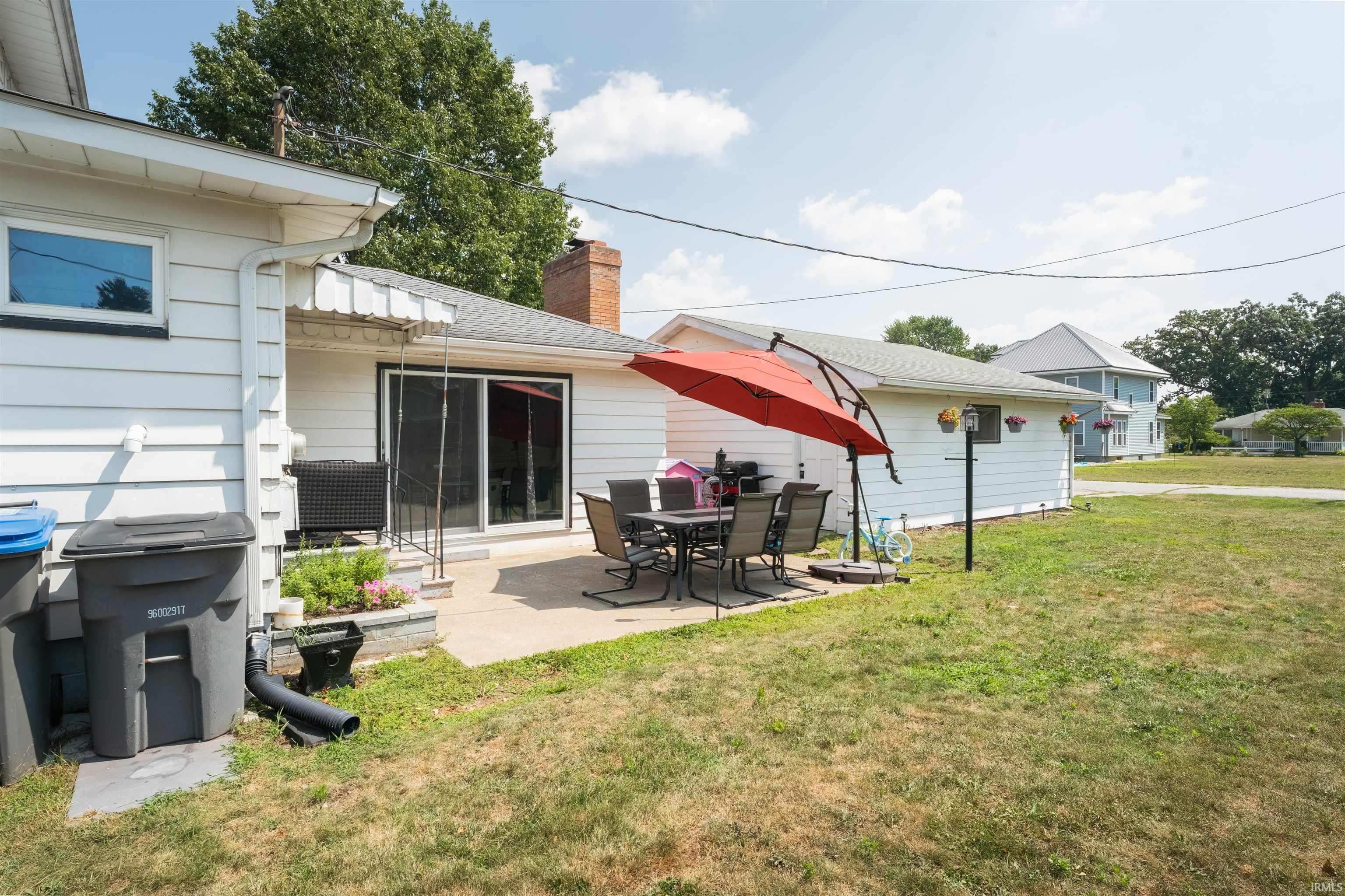 204 Chestnut Street Bristol, IN 46507 - Photo 5 of 36