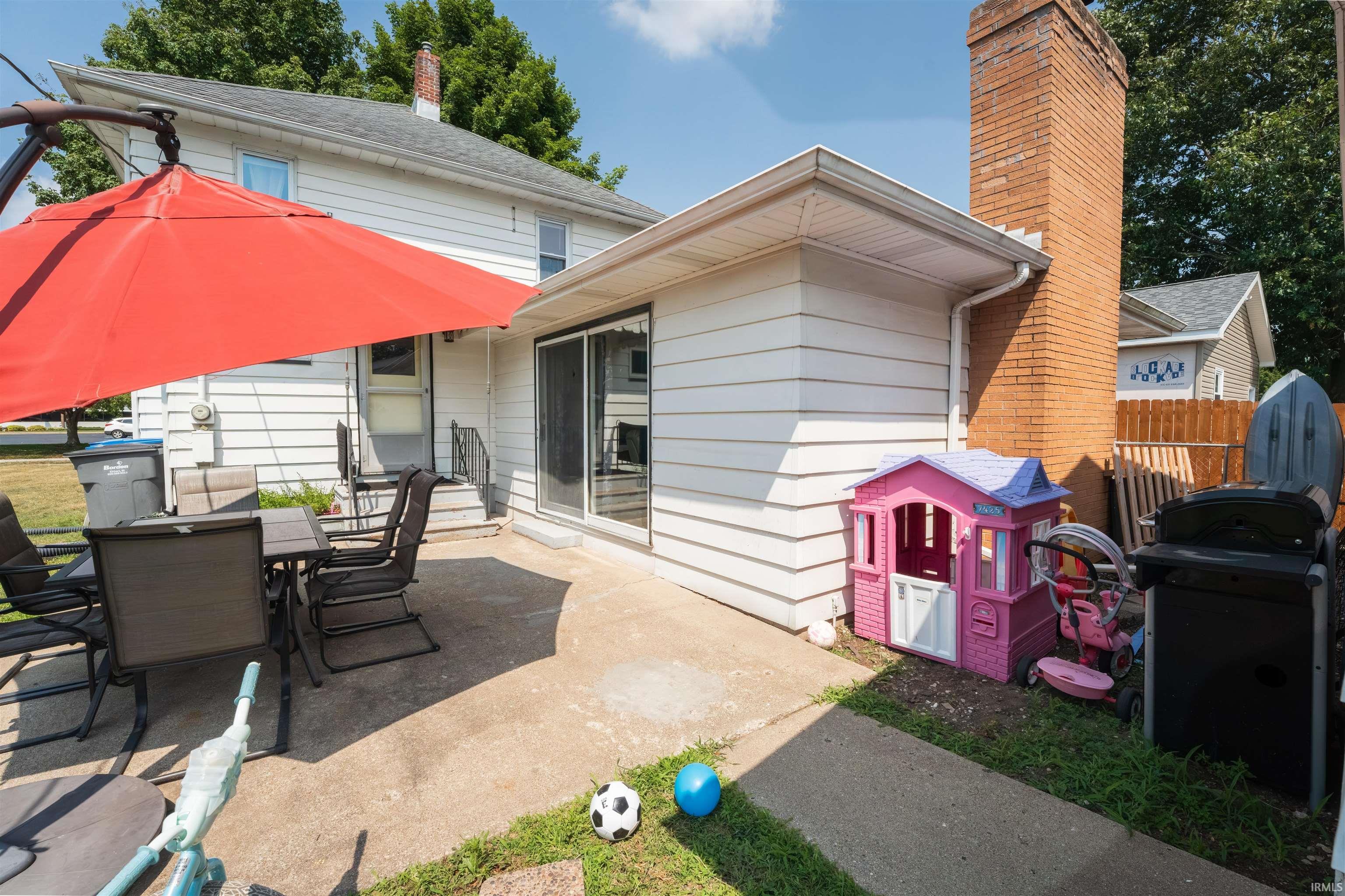 204 Chestnut Street Bristol, IN 46507 - Photo 8 of 36