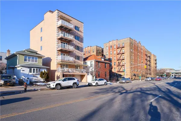 $738,000 | 339 Avenue P, Unit 2A | Bensonhurst