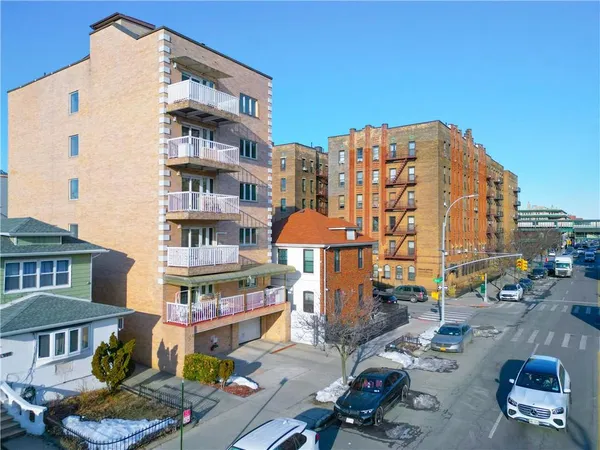 $738,000 | 339 Avenue P, Unit 2A | Bensonhurst
