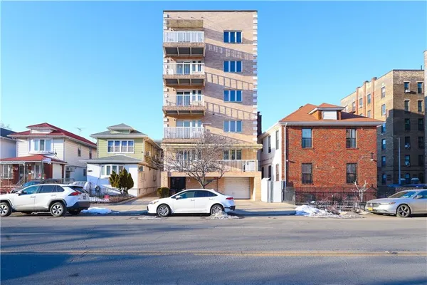 $738,000 | 339 Avenue P, Unit 2A | Bensonhurst