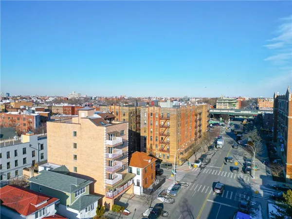 $738,000 | 339 Avenue P, Unit 2A | Bensonhurst