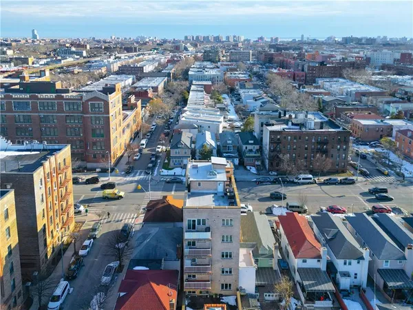 $738,000 | 339 Avenue P, Unit 2A | Bensonhurst