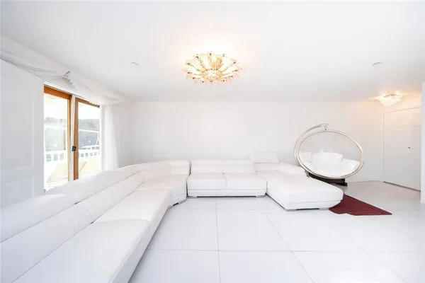 $738,000 | 339 Avenue P, Unit 2A | Bensonhurst