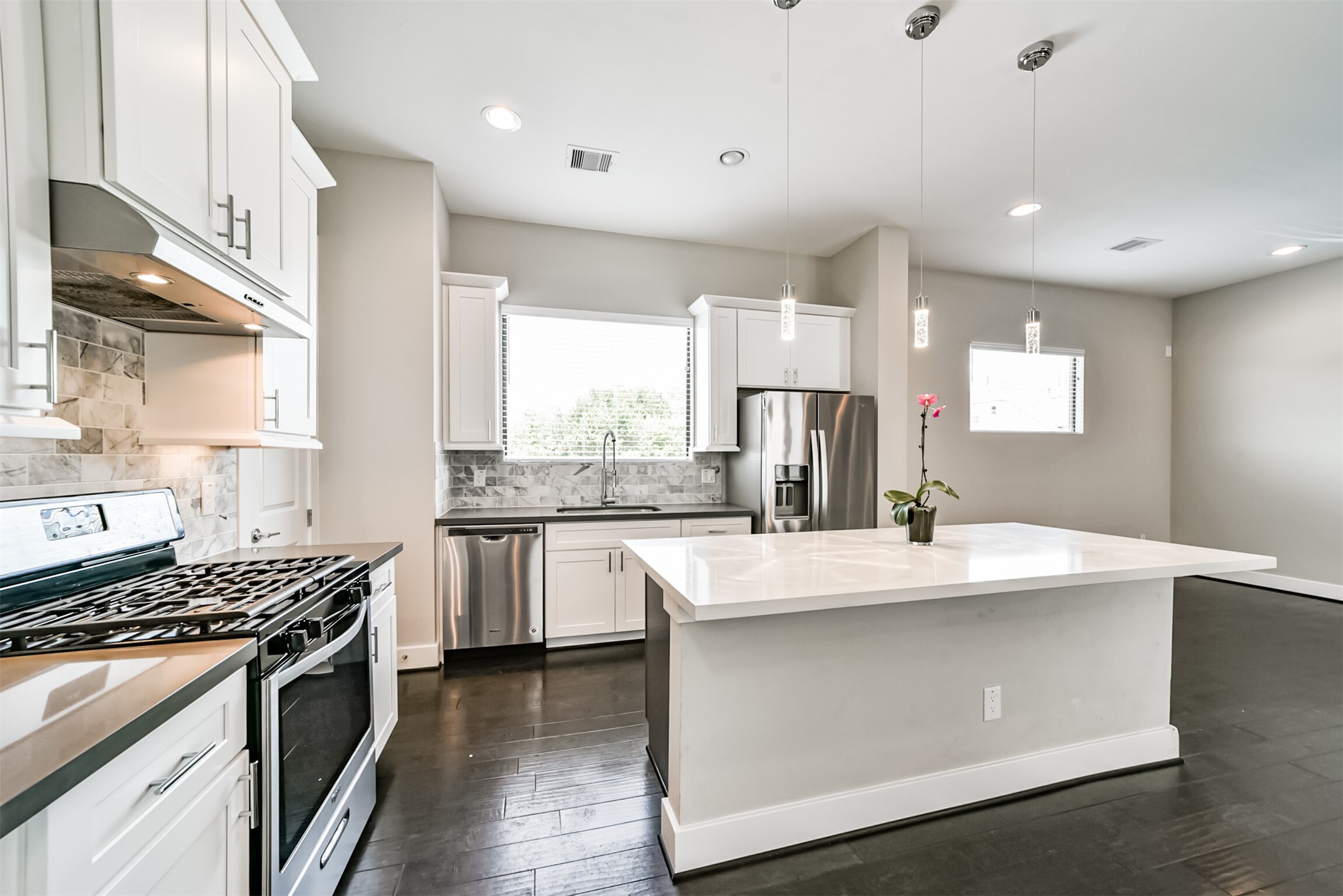 10806 Warwana Road, Unit G Houston, TX 77043 - Photo 8 of 41 Gallery Image 8