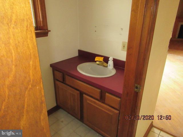 243 Magothy Beach Road Pasadena, MD 21122 - Photo 12 of 22 BATH