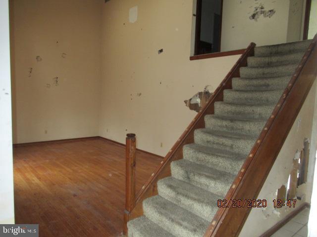 243 Magothy Beach Road Pasadena, MD 21122 - Photo 4 of 22 LIVING ROOM